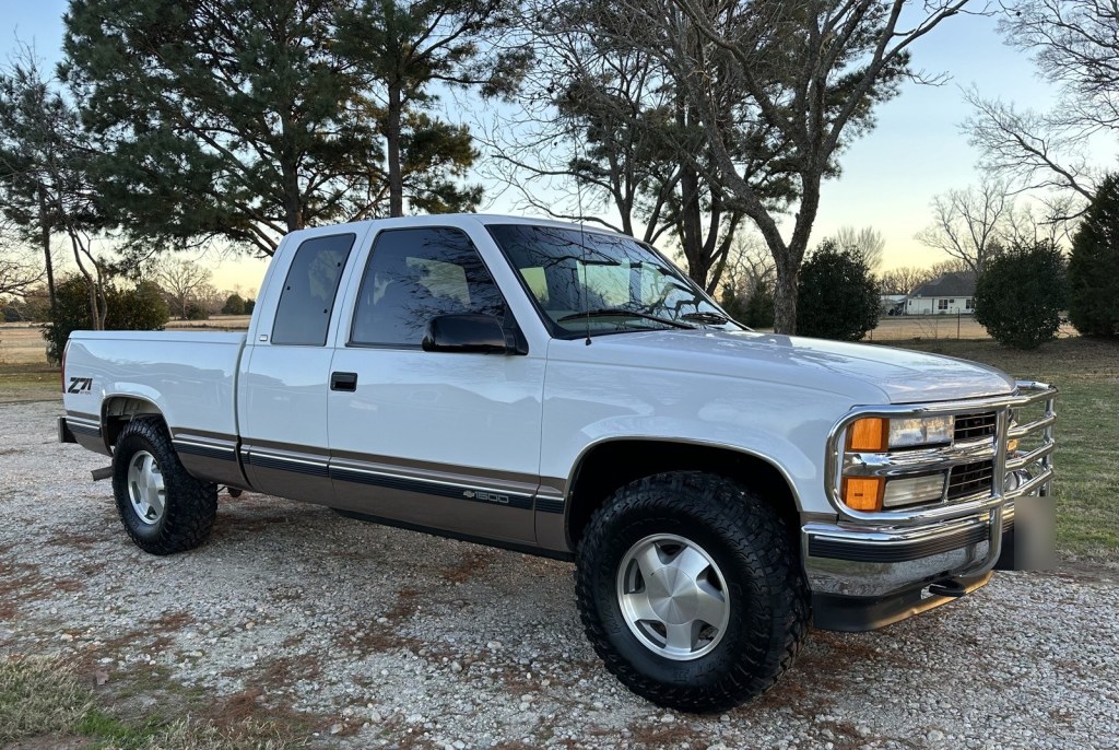White and tan 1998 Chevy Z71 extended cab pickup, front view
